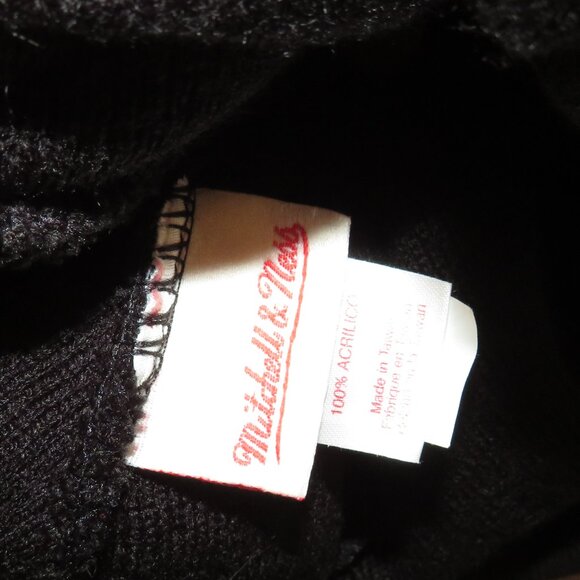 NBA Charlotte Hornets Mitchell & Ness Adult Pom Knit Toboggan Aztec Pattern AOP - Picture 4 of 5